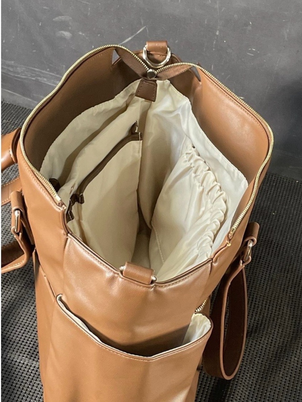Coffee White Elm Gemini Convertible Backpack w/ Extra xl Strap and Dust Bag - Picture 9 of 9
